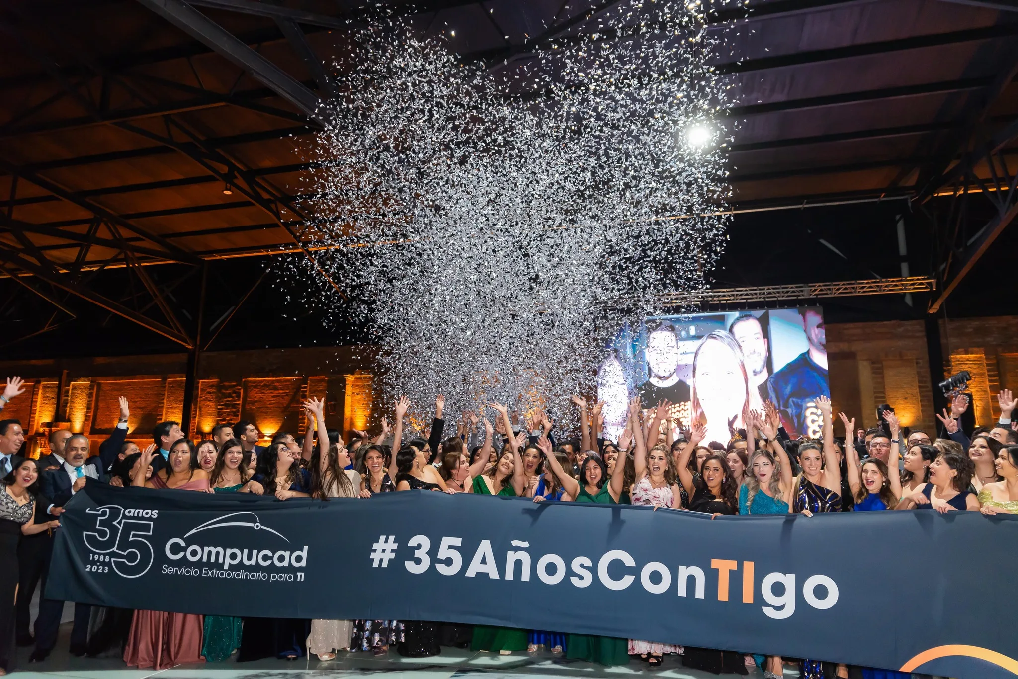Team Compucad celebrando su aniversario
